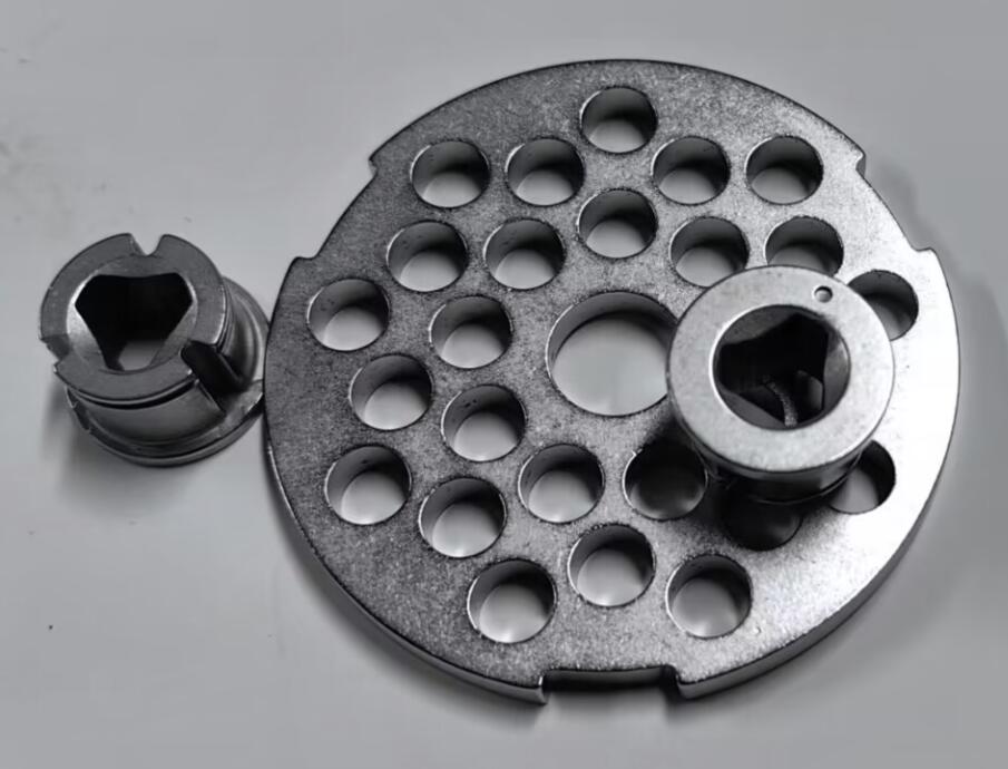 How does the material selection affect the cutting speed and feed rate in metal CNC machining?